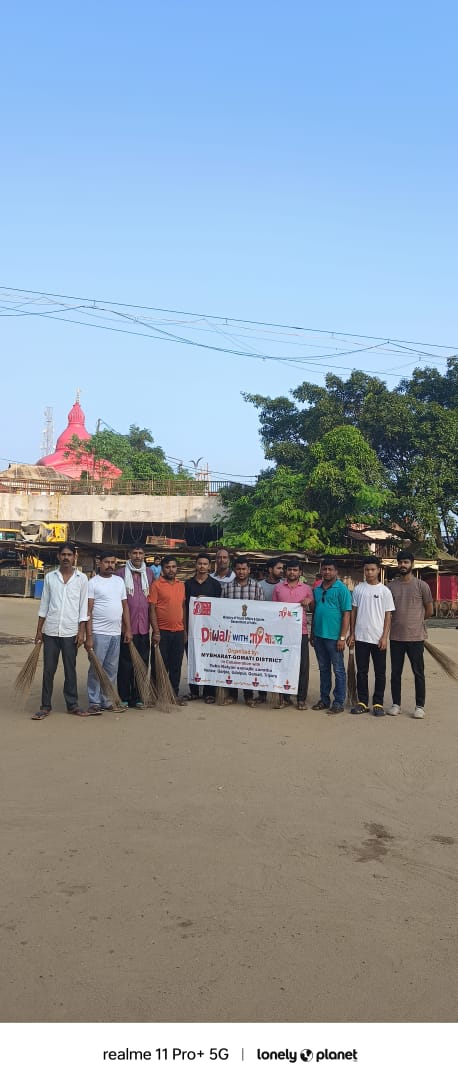 MYBharatHQ's tweet photo. A dedicated Diwali cleanup at Tripureswari Temple! Yuba Kalyan Sangathan, Garjee Gomati District, Tripura, came together under Diwali with MY Bharat initiative organized by NYK - MY Bharat Gomati. 🙏🧹
#DiwaliWithMyBharat #TempleCleanup #CommunityService #NYKBharat https://t.co/DtwhmzOcYW