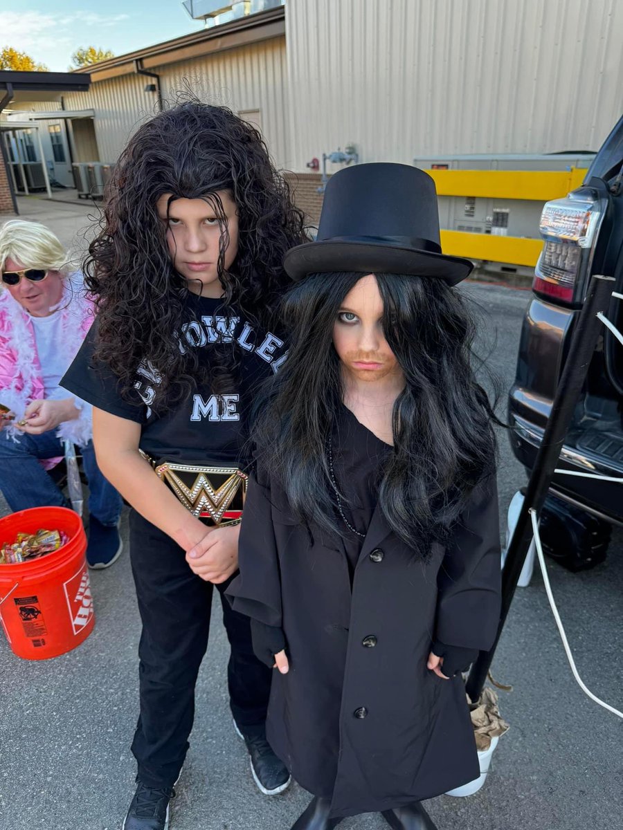 EEubanksSisco's tweet photo. @WWERomanReigns @undertaker  the absolute best from this Halloween https://t.co/A3eE30X2wf