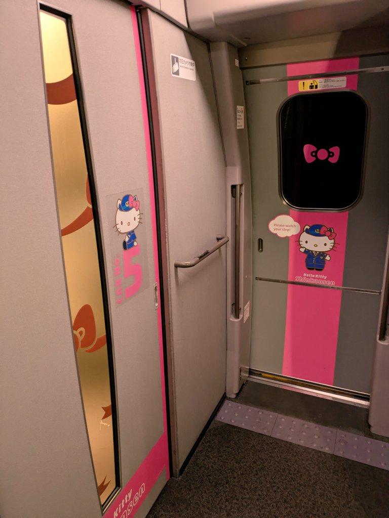 pullout_moto's tweet photo. キティに乗って帰ります。 https://t.co/Of3KSjOddr