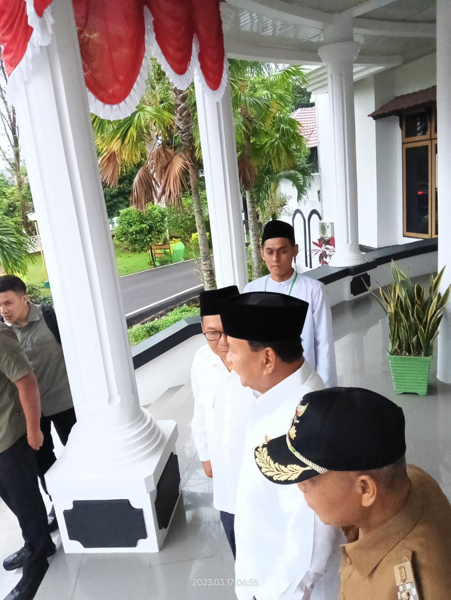 Min <a href="/Gerindra/">Partai Gerindra</a> laki saya gak dikirimin coklat ni 🤪 sampe ngantuk jagain bapak presiden 😁🤗🔥
