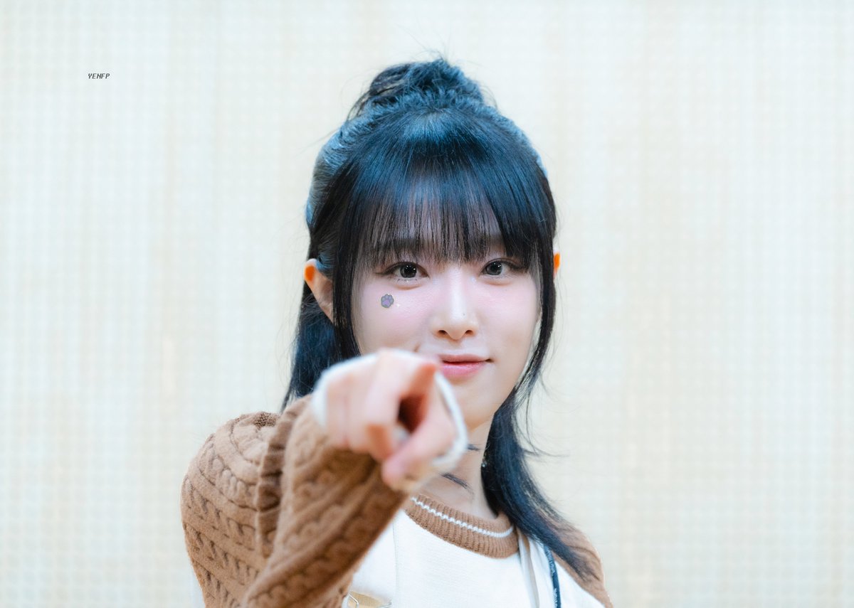 241027 사운드웨이브 네모네모 팬사인회

#최예나 #예나 #YENA #네모네모