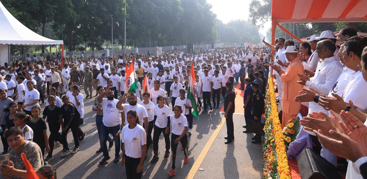 indivya1's tweet image. भारत रत्न सरदार पटेल जी की जयंती पर 'रन फॉर यूनिटी' का आयोजन! मुख्यमंत्री योगी आदित्यनाथ जी ने 'एक भारत श्रेष्ठ भारत' के संकल्प को आगे बढ़ाने की प्रेरणा दी। #UnityRun #IronManOfIndia