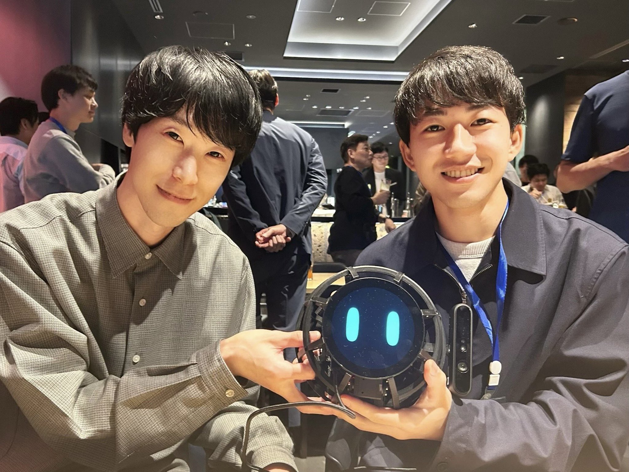 近未来感溢れる高音質・最新鋭の球体ロボット型スピーカー襲来
