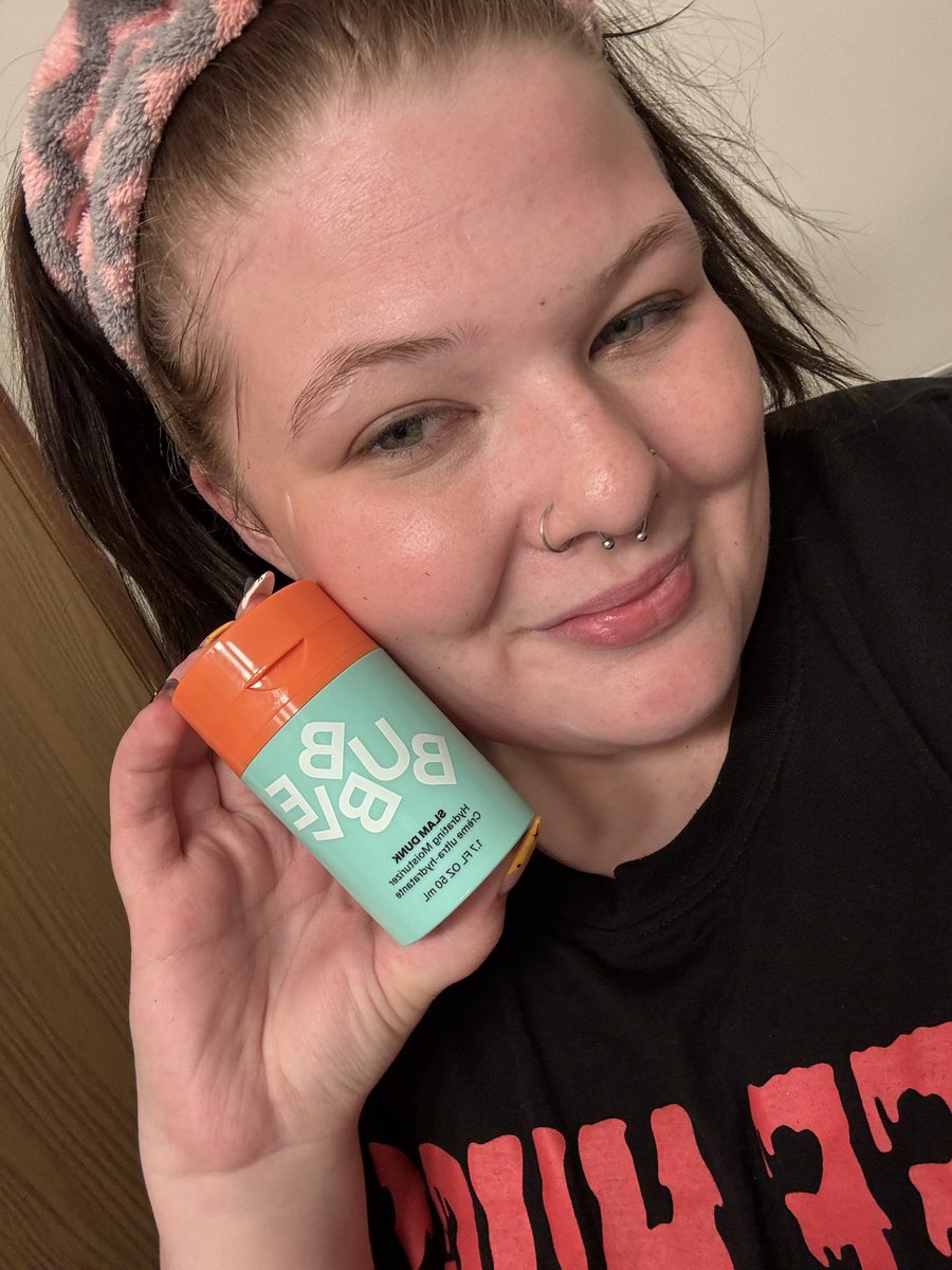 edemarieee's tweet photo. Use my code EDENE0WL for a discount on your next bubble purchase 💗🫧 

https://t.co/mYBcRBLBl7 

#BUBBLE #BUBBLEskincare #bubbleambassador #skincare #skincareroutine https://t.co/BfZnCbP57A