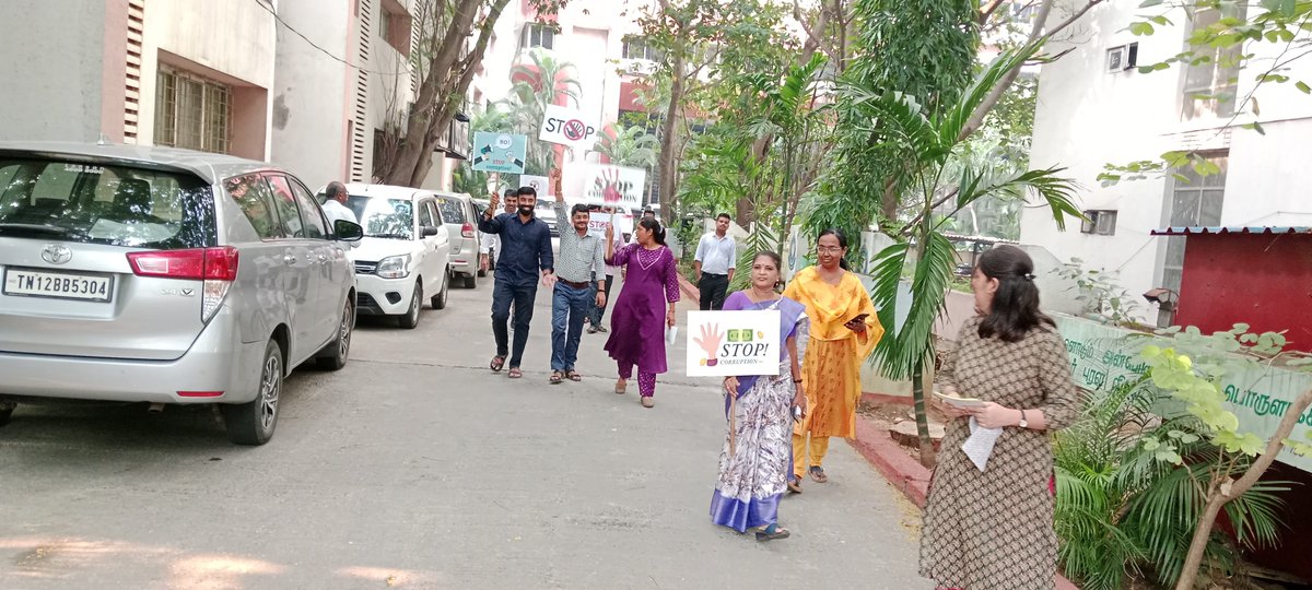 Glimpses of the anti-corruption campaign held on October 28, 2024, featuring the distribution of PIDPI pamphlets to the public.