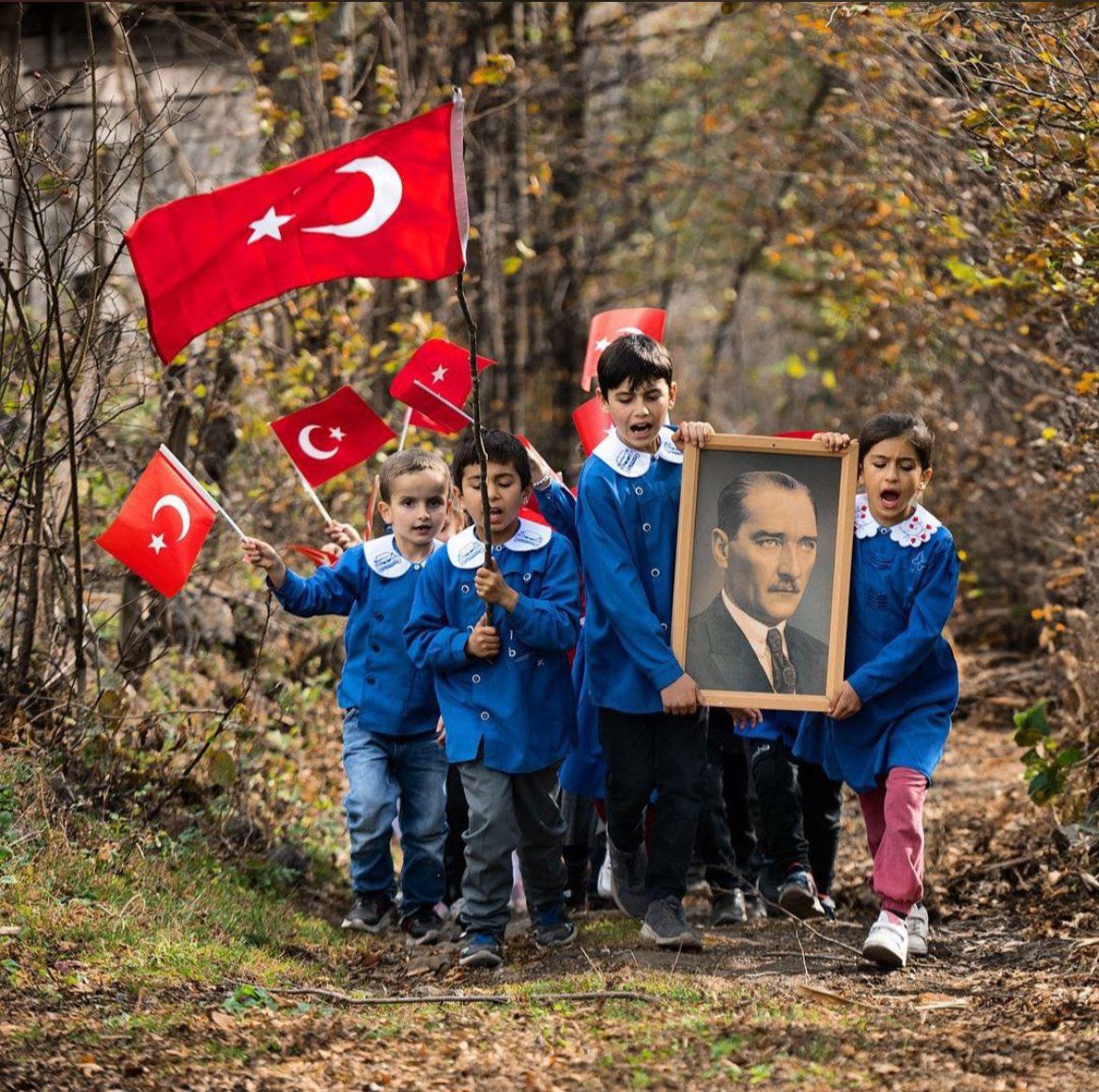 YAŞASIN CUMHURİYET!