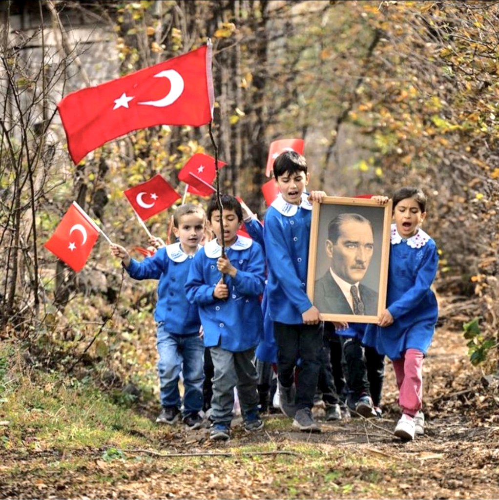 Türkiye Cumhuriyeti'nin 101. yılı kutlu olsun.
Nice yıllara...🇹🇷