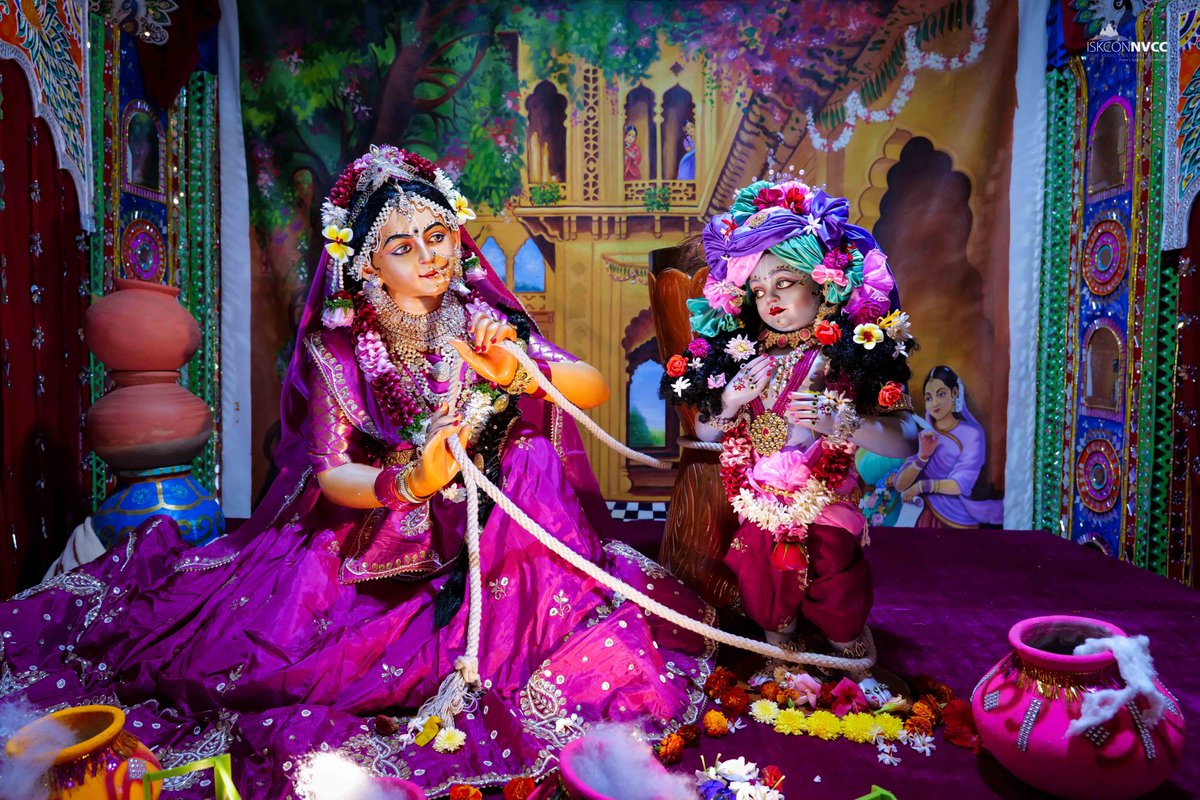 ISKCONPune's tweet photo. 🙏🏽Today's Darshan 📿 🗓29-10-2024🙏
🌷Yashoda Damodar🌷
🚩@ISKCONNVCCPune🚩
.
.
#Kartik #OfferDiyaToKrishna #KartikMonth
#Kartik2024 #DamodarMaas #Kartikmonth
#Damodarmonth2024 #ISKCONNVCC #ISKCONPune #ISKCONNVCCPune #ISKCON #29thoctober #29thoctober2024 #Tuesday
#Harinaam https://t.co/q96kkNkY5S