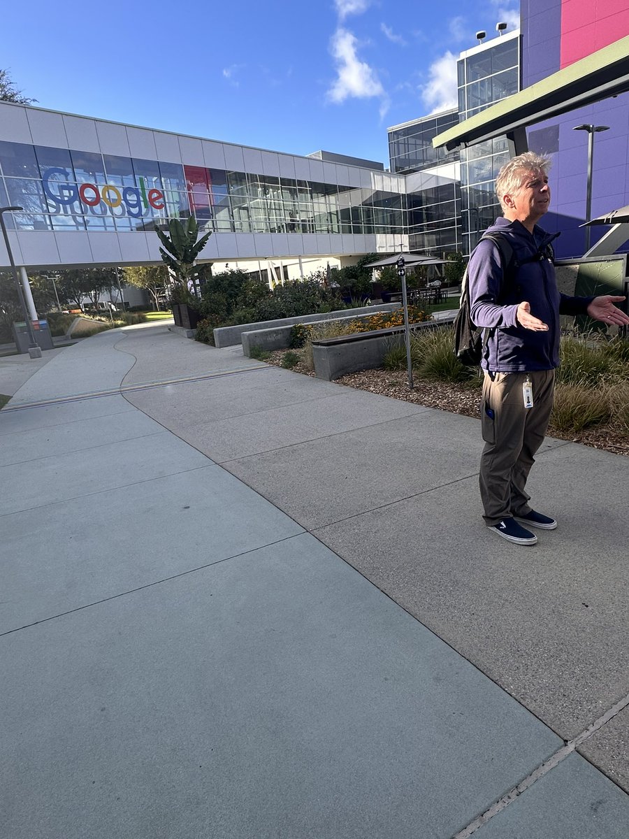 GoogleScrews's tweet photo. @searchliaison showing off the new Niche Site Memorial building on the Google Campus https://t.co/9IbljIB53i