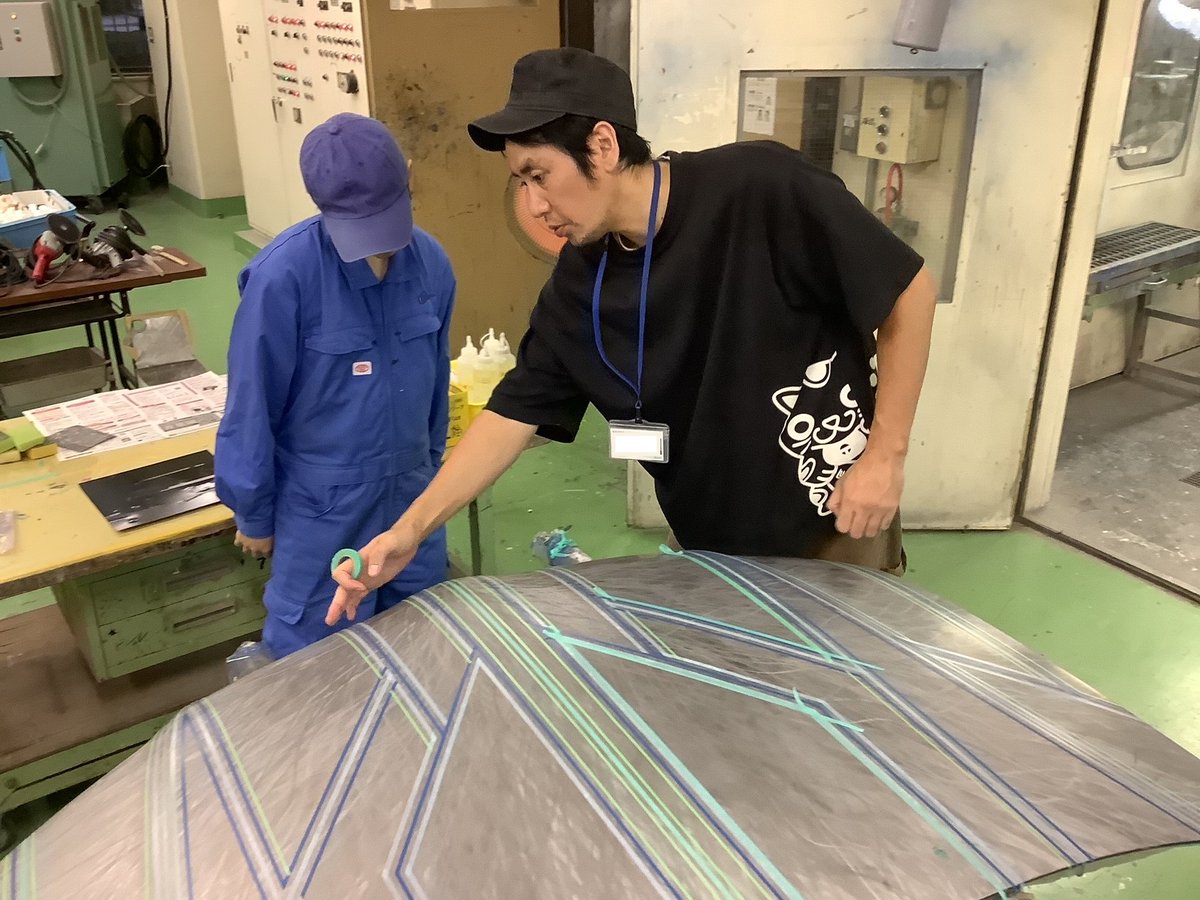 nakakita_ita's tweet photo. 11月3日(日)「技能祭」での展示に向けて
自動車車体整備科のカスタムペイントが進行中😁
グラインダータトゥー に更なるカスタムペイント

＃板金塗装
＃自動車車体整備
＃自動車整備
＃カスタムカー
＃カスタムペイント
＃グラインダータトゥー
＃ペイント
＃職業訓練
＃能力開発センター
＃技能際 https://t.co/BijAwRE1Zv