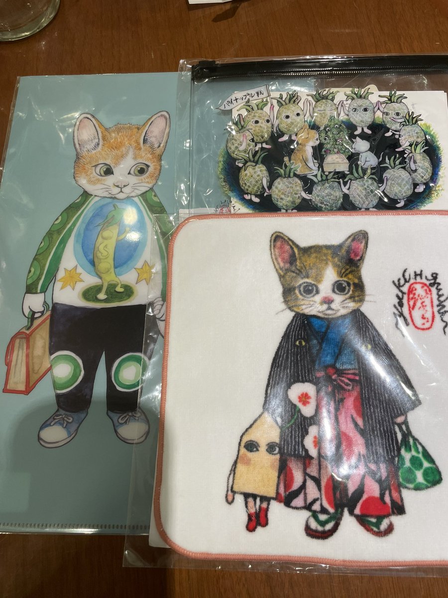 classic_tabby's tweet photo. ヒグチユウコ&amp;将棋会館コラボグッズを友達からもらったー。将棋駒のコが可愛い♪ https://t.co/6FHKZKXorC