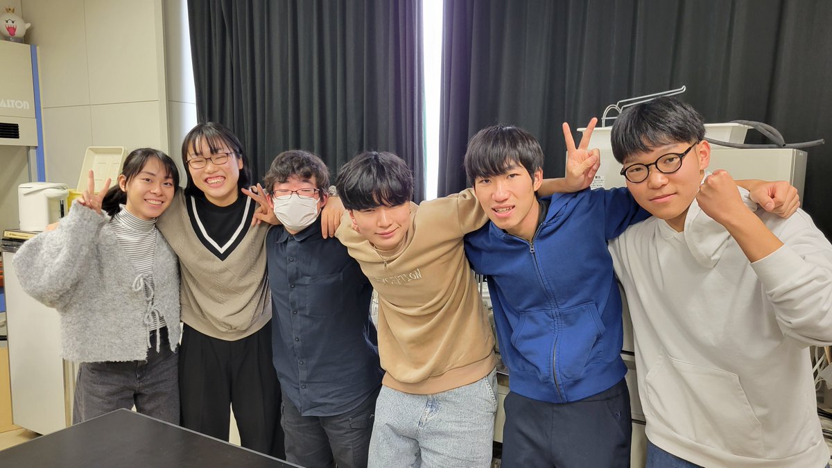 shimareganbare's tweet photo. 10月27日に旭川西高校で行われた科学の甲子園北海道大会一次予選に、2チーム12名が参加してきました。
一次予選は数学・理科(物化生地)・情報の6科目の筆記試験でしたが、どのチームも協力し合いながら解答していました。予選を通過すれば全道大会へ出場できます。11月の結果が楽しみです。
#旭川東 https://t.co/B1BkYSwm5o