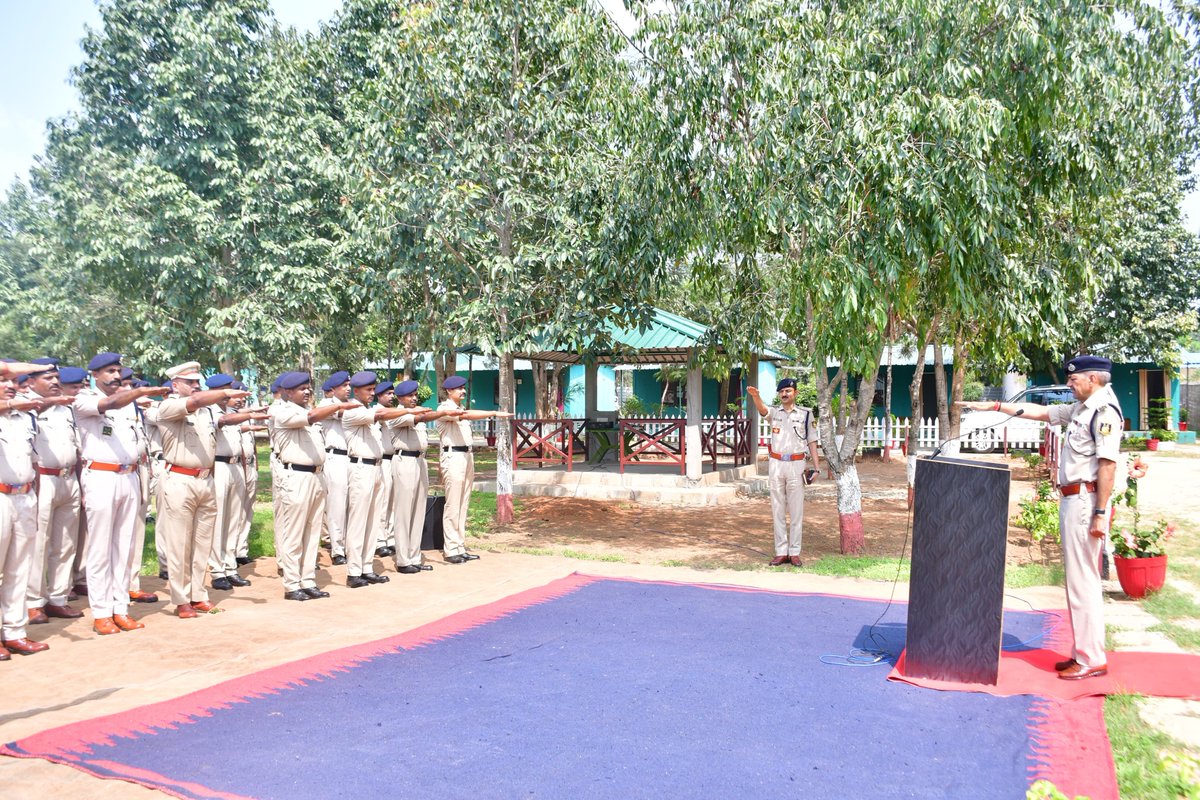 247Bncrpf's tweet photo. On 28/10/2024, Vigilance awareness pledge taken over at HQR/247bn in which unit officers & other ranks participated.
@crpfindia#gcnda #vstcnda #Rangenda #kksector https://t.co/AzBbrKAy6p