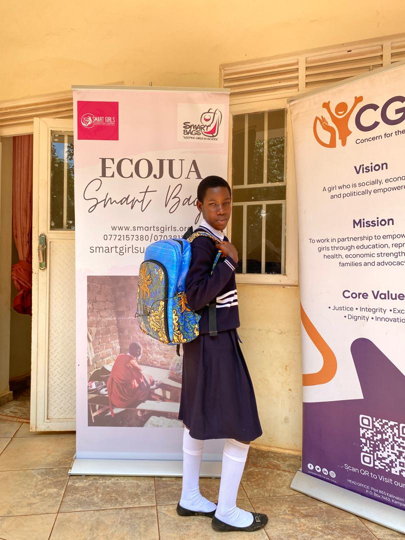 smartgirlsug's tweet photo. We also donated 20 Ecojua #SmartBags to school-going girls, equipping them with solar-powered lights, reusable pads, and sewing kits. Together, weโre making strides towards an empowered future for young women in Kamira. https://t.co/FLIHxLutAY
