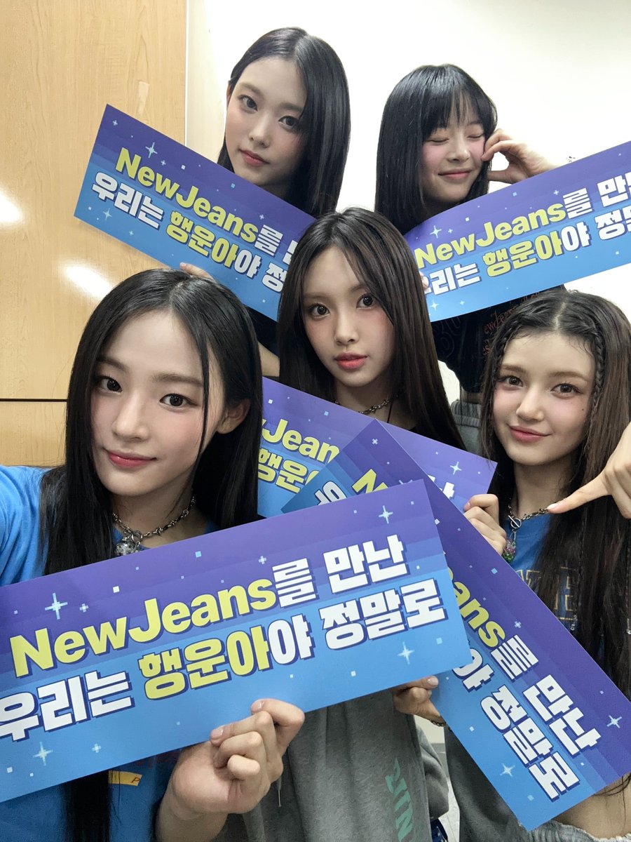 NewJeans_ADOR's tweet photo. [Bunnies Day🐰]
💙🩷💛💚💜🔗🩵🤍

#Happy2ndBunniesDay
#Bunnies #버니즈
#NewJeans #뉴진스 https://t.co/nMAygKM3Lo