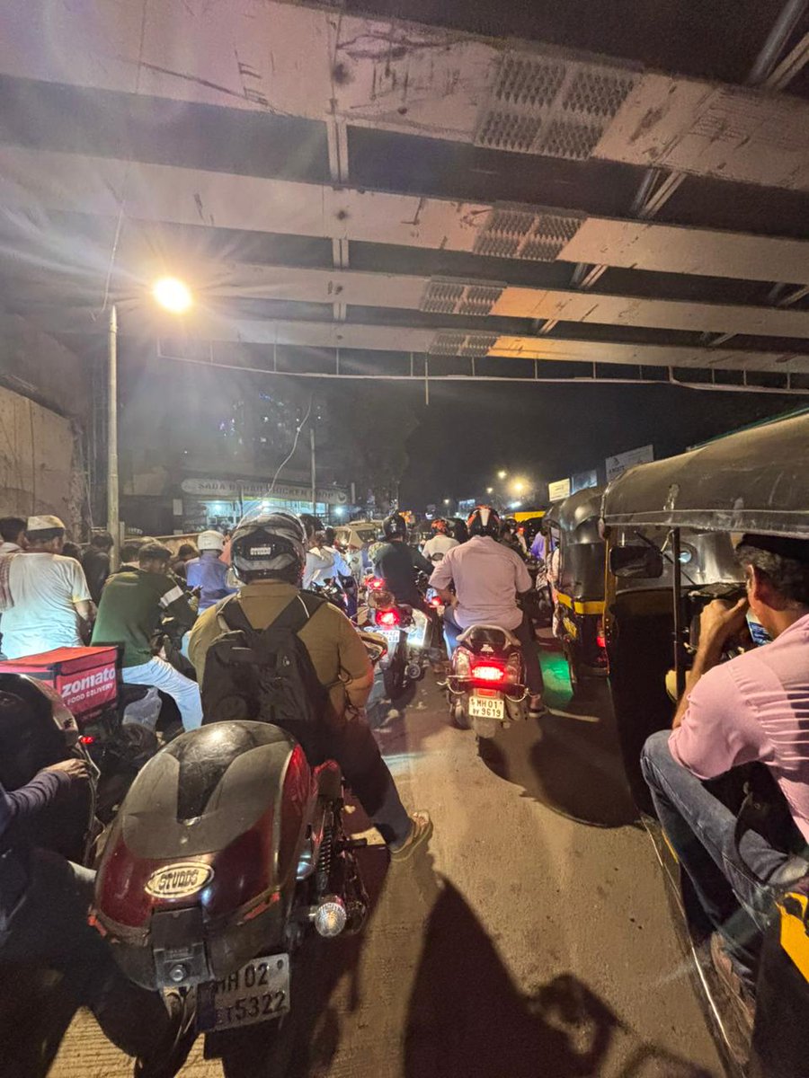 VaibhavBelapur1's tweet photo. @PiyushGoyal sir this is what you inaugurated with a lot of fervour and fanfare. You also got tricked like we Loto residents have been tricked since  last 10 years. 
#Saveloto @WeAllConnectwAc
@mybmc @AtulBhatkhalkar https://t.co/eZoZwlciQ8