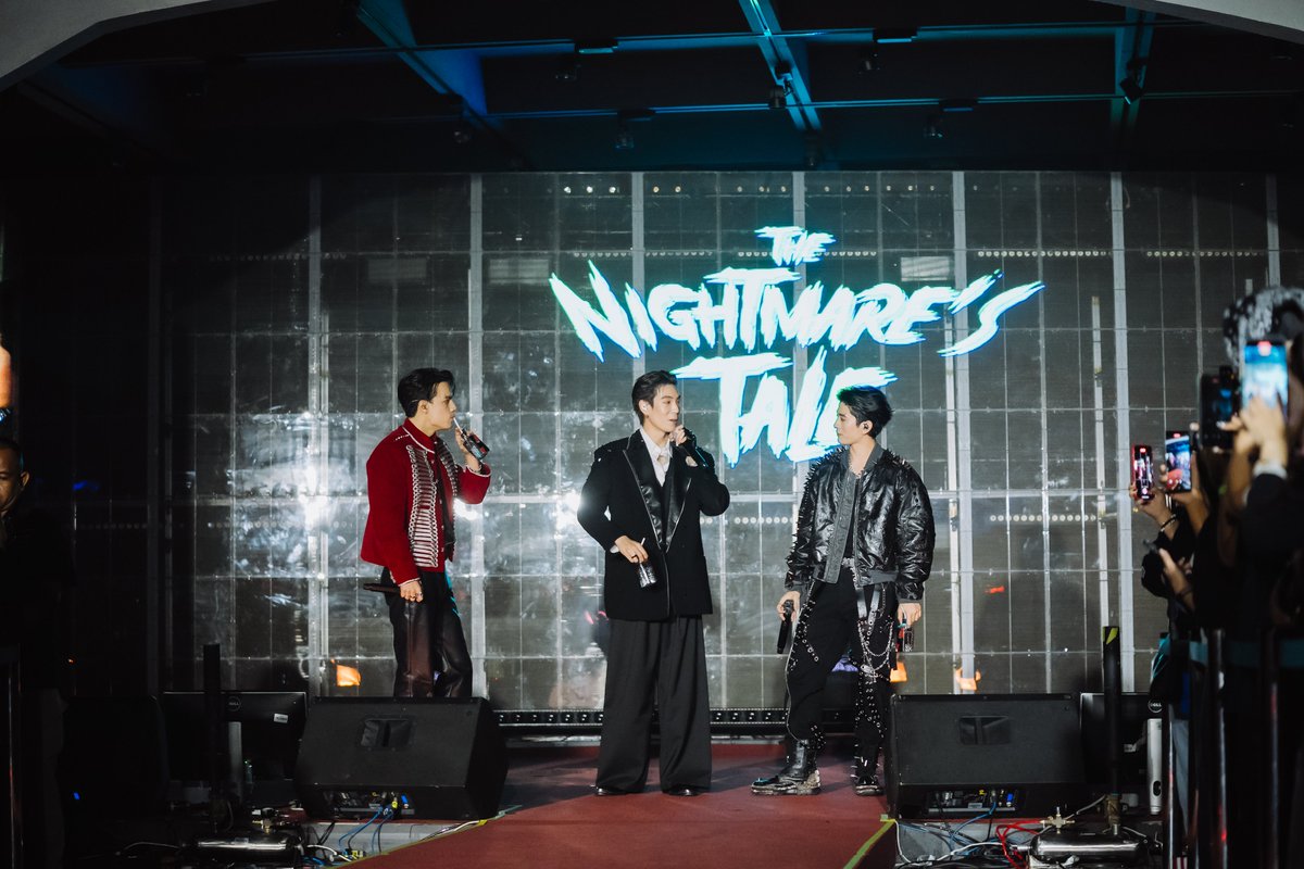 startalkent's tweet photo. “JAYLERR, PORSCHE, ICE PARIS” แท็กทีม “NENE, DAOU, ALLY และ URBOYTJ” เสิร์ฟประสบการณ์ใหม่! “THE NIGHTMARE’S TALE” ปาร์ตี้ฮาโลวีนในโรงแรมร้างสุดหลอน
#theNIGHTMAREStale
#นิทานคืนฝันร้าย 👻
#4NOLOGUE
#PorscheSivakorn #XXSIVK 
#nenevader #Nene郑乃馨 #เนเน่ #URBOYTJ
#ALLY #ALLYnitibhon
#DAOU #oueiija #ต้าห์อู๋ 
#JAYLERR #ICEPARISS
#4NOLOGUE

4NOLOGUE (โฟร์โนล็อค) เนรมิตยามค่ำคืนของ Q STADIUM, M FLOOR, EMQUARTIER ให้กลายเป็นปาร์ตี้ที่เต็มไปด้วยงานศิลปะ และเสียงดนตรี ในบรรยากาศโรงแรมร้างสุดหลอนที่เปิดต้อนรับทุกคน รับเทศกาลฮาโลวีน กับ “THE NIGHTMARE’S TALE” โปรเจ็คแรก ของ 4NOLOGUE FANTASIA COLLECTION ซึ่งเปิดให้บริการไปแล้วเมื่อวันที่ 26-27 ตุลาคมที่ผ่านมา ท่ามกลางความสนใจ อย่างร้อนแรงต้อนรับแฟนคลับเต็มพื้นที่!

เหล่าผู้เข้าพักที่มาเช็กอินต่างไ���้สัมผัสประสบการณ์เหนือกว่าคอนเสิร์ตซึ่งทุกคนคุ้นเคย เริ่มตั้งแต่เปิดประตูสู่โรงแรมแห่งความสยองขวัญ ก่อนไปเช็กอิน ณ โซนล็อบบี้ที่ต้อนรับทุกคนในบรรยากาศสุดสะพรึง แล้วก้าวเท้าเข้าสู่งาน��่านทางเดินในรูปแบบของ IMMERSIVE ที่ตกแต่งไปด้วยภาพถ่ายตัวละครของ MR.KREME ศิลปินแนว STREET ART รุ่นใหม่ที่น่าจับตามอง ซึ่งออกแบบขึ้นเป็นพิเศษ เพื่องานนี้โดยเฉพาะ ปลุกให้ทุกโสตประสาทของทุกคนได้ขวัญผวา แต่ก็อดไม่ได้ที่ต้องเก็บภาพบรรยากาศสุดแปลกใหม่นี้ไปเช็กอิน แชร์ความตื่นตาตื่นใจจนสนั่นโลกโซเชียล
เมื่อนาฬิกาส่งสัญญาณ ก็ถึงเวลาแห่งปาร์ตี้ในคืนหลอน กับคอนเสิร์ต และเสีย��ดนตรีที่จะทำให้ทุกคนลืมไม่ลง เริ่มต้นความขนลุกไปกับ 3 ศิลปินหลักซึ่งมาพร้อมกับคาแรคเตอร์สุดสะพรึง นำทีมโดย “JAYLERR” ซึ่งมาพร้อมบทบาทของ BARTENDER ที่จะมารังสรรค์ รสชาติความสยอง, “PORSCHE” กับหน้าที่ของ SECURITY ที่จะมาปกป้องทุกคนให้ปลอดภัยจากโรงแรมแห่งนี้ และ “ICE PARIS” หนุ่ม BELLBOY ที่จะ��าทุกคนเดินทางเข้าไปในดินแดนลึกลับด้วยกัน ซึ่งแต่ละคนต่างนำทั้งเพลงฮิตและโชว์พิเศษ มากระตุ้นความมันและ ความฟินในบรรยากาศแสนใกล้ชิด พร้อมทั้งแขกรับเชิญสุดพิเศษที่จัดเต็มไม่แพ้กัน ใน 2 วันไม่ซ้ำรสชาติ ไม่ว่าจะเป็น “DAOU” แขกมาเยือนผู้ช้ำรัก “NENE” ในบทบาทของ HOUSEKEEPING เจ้าสาวในชุดแต่งงานเปื้อนเลือด, ความน่ารัก แบบหลอน ๆ ของสาว “ALLY” และปิดท้ายความมันส์ไปกับ “URBOYTJ” ที่ขนเ��ลงมาเสิร์ฟเหล่าผู้เข้าพักในโรงแรมร้างแห่งนี้ จนไม่มีใครสามารถยืนนิ่งได้อีกตลอดทั้งค่ำคืน 

นอกจากนี้ยังมีเหล่าศิลปินและ CELEBRITY ที่มาร่วมเช็คอินสัมผัสบรรยากาศที่โรงแรมแห่งนี้อีกมากมาย อาทิเช่น ไมค์ พิรัชต์, จุง อาเชน,ต้าเหนิง, กัปตัน ชลธร แจ๊คกี้ จักริน, ปีโป้ ณัชพัณณ์, ��าวๆ วง PiXXie, วง bamm และศิลปินจากค่าย LIT Entertainment, หนุ่มคิน ค่าย Whitefox, Wizzle รวมถึงศิลปินนักแสดงอีกมากมายที่มาร่วมสนุกสุดหลอนทั้งสองค่ำคืนที่ผ่านมาไปด้วยกัน

แม้จะปิดประตูโรงแรมหลอนในโปรเจ็คแรกของ 4NOLOGUE FANTASIA COLLECTION ไปแล้ว แต่ประสบการณ์ใหม่กำลังจะเกิดขึ้นอีกครั้งใน “FROSTY VILLAGE” คอนเสิร์ตในค่ำคืน แห่งเวทมนตร์สุดมหัศจรรย์ ที่เหล่าภูติจะฟื้นคืนชีพออกมาเฉลิมฉลอง ต้อนรับเหล่าอัศวินผู้กล��ากลับสู่ดินแดนอันหนาวเหน็บต้อนรับเทศกาลคริสต์มาส ห้ามพลาด 21 และ 22 ธันวาคม 2024 นี้ ติดตามรายละเอียดเพิ่มเติมได้ที่โซเชี่ยลมีเดียของ 4NOLOGUE ทุกช่องทาง