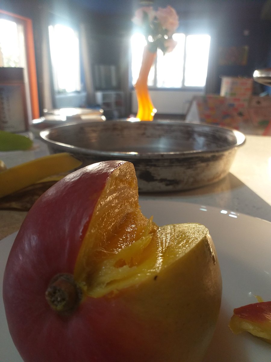 samaEL711's tweet photo. #babami vikase jadi mango sabajleçki za poise da te udara xhićot posle -.- 🥭 #morningz #sfw https://t.co/b1lFoZUWe3