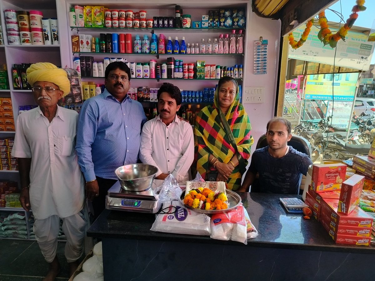 GeetaBarwar's tweet photo. सुबह बावड़ी में श्री राधाकृष्ण टाक परिवार के नव प्रतिष्ठान टाक ट्रेडर्स बावड़ी किराणा पशु आहार सामान, जनरल एवं घरेलू सामान के होलसेल व थोक विक्रेता का शुभारंभ किया एवं सफल संचालन की शुभकामनाएं दी।
#bawari
#bhopalgarh https://t.co/ayhpe2IF2V