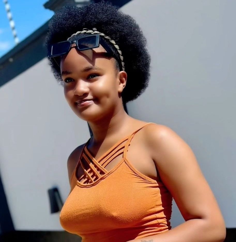 nyuki_malkia's tweet photo. Angusha akaunti za x na facebook zenye content za ngono tupu tuishi nazo hii wiki https://t.co/EP1L4bHuQP