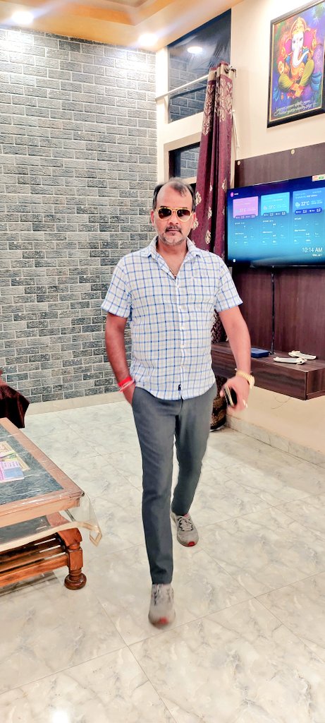 SonOfBharat7's tweet photo. अर्ज किया है🫰

इस दीपावली में बेशक एक दिया कम जलाएं

       और बचा हुआ तेल डंडे पे लगायें
     जो दीपावली पे ज्ञान पेल पेल रहे हैं
उनके पिछवाड़े पर डंडा टूटने तक बजाएं🦯