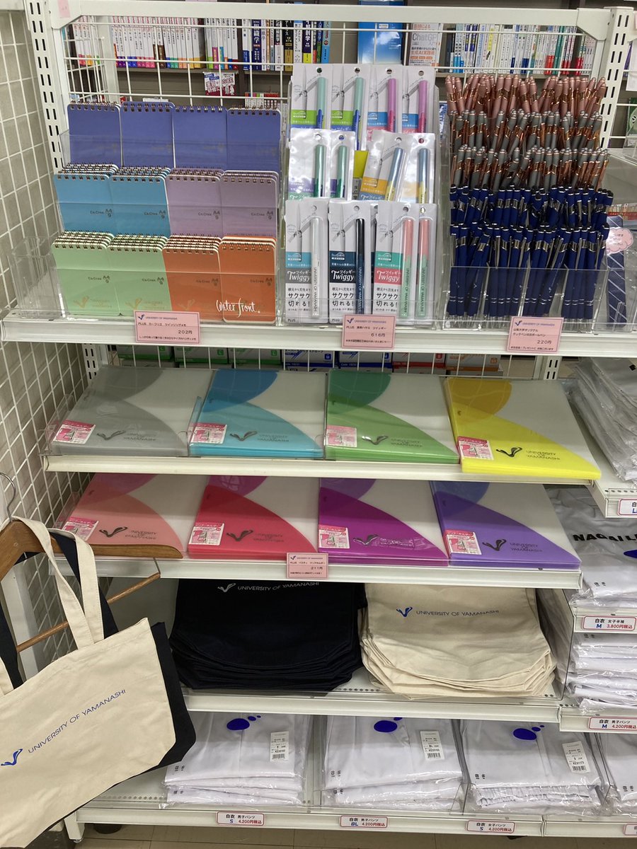 医学部店】 ロゴ入りオリジナルグッズ棚を整備しました。 ぜひご利用