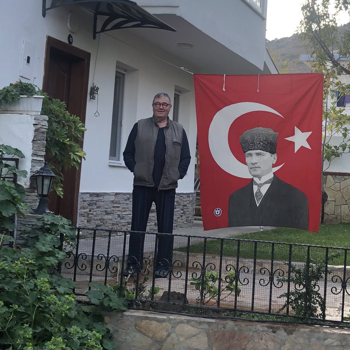 YAŞASIN CUMHURİYET.
Biz anladık. ANLATAMADIK