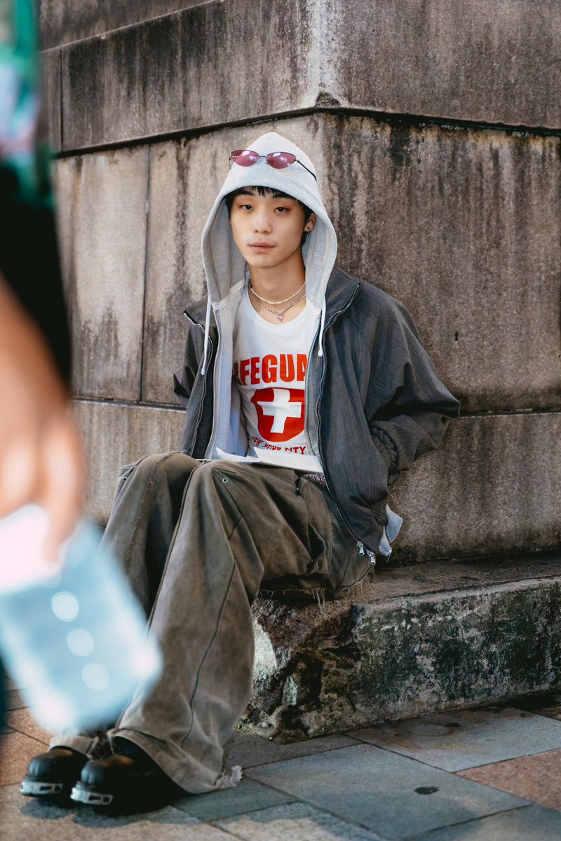 Droptokyo's tweet image. KANTA／モデル
droptokyo.com/freshsnaps/331…

2001年生まれ。東京都出身。好きなものは寿司、和菓子、ビール、東京の音楽。趣味は友人とショッピングをすること。

ジャケット、パンツ、帽子／#VujaDe 
トップス、サングラス／Vintage
シューズ／#SHOOP x #NEWROCK 
ベルト／Used

#droptokyo #streetsnap