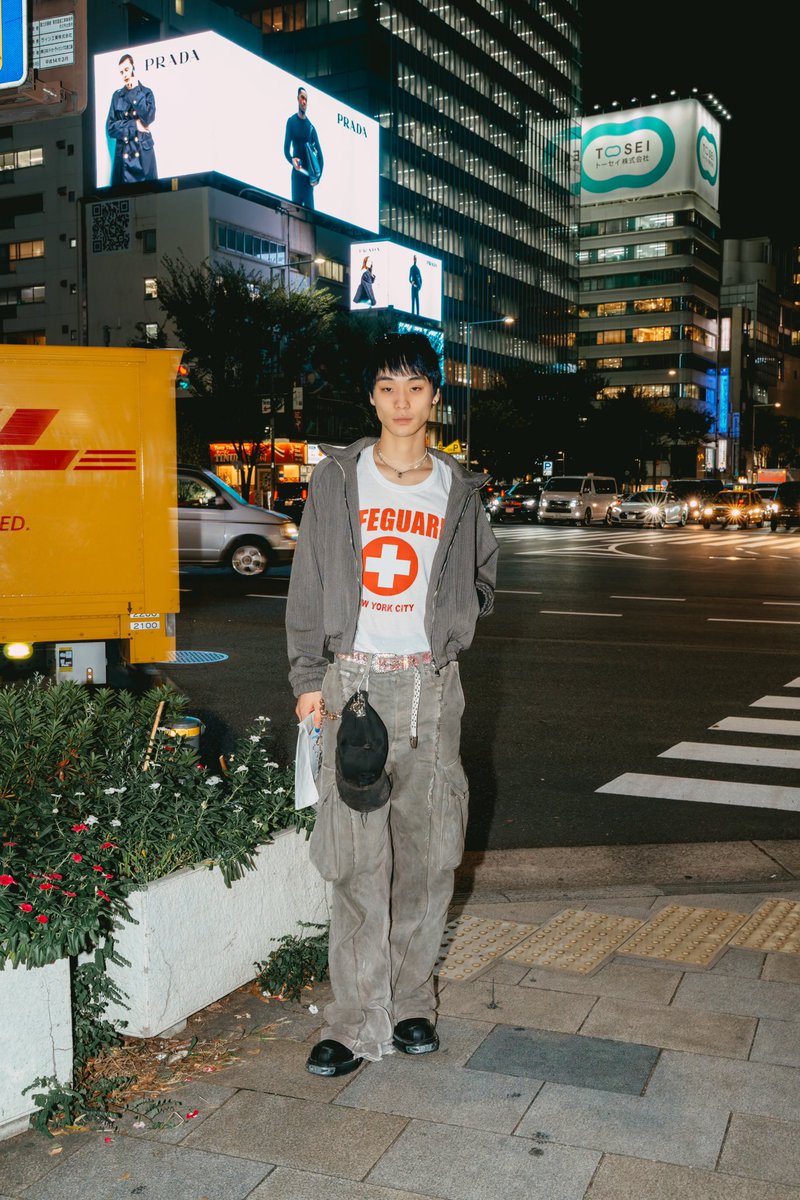 Droptokyo's tweet image. KANTA／モデル
droptokyo.com/freshsnaps/331…

2001年生まれ。東京都出身。好きなものは寿司、和菓子、ビール、東京の音楽。趣味は友人とショッピングをすること。

ジャケット、パンツ、帽子／#VujaDe 
トップス、サングラス／Vintage
シューズ／#SHOOP x #NEWROCK 
ベルト／Used

#droptokyo #streetsnap