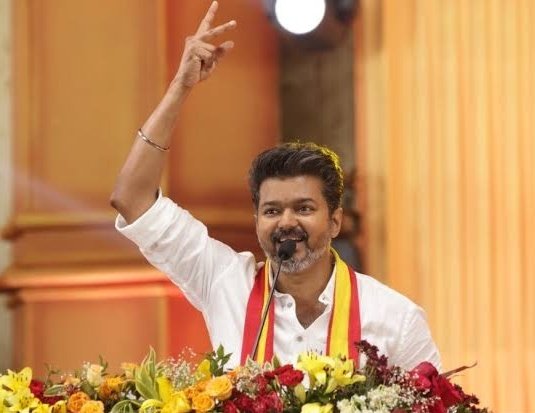 थलपति विजय ने अपनी पार्टी की पहली रैली के दौरान एक बात कही उसपर मैंने एक बार सोचा, थलपति विजय ने बताया कि 

उनकी पार्टी TVK तमिलनाडु में दो भाषाओं को अपनाने की पैरवी करेगी, वो दो भाषाएँ हैं

तमिल और अंग्रेजी 

यह वो थलपति विजय हैं जिनकी यदि फ़िल्में हिन्दी में डब न होती तो इन्हें