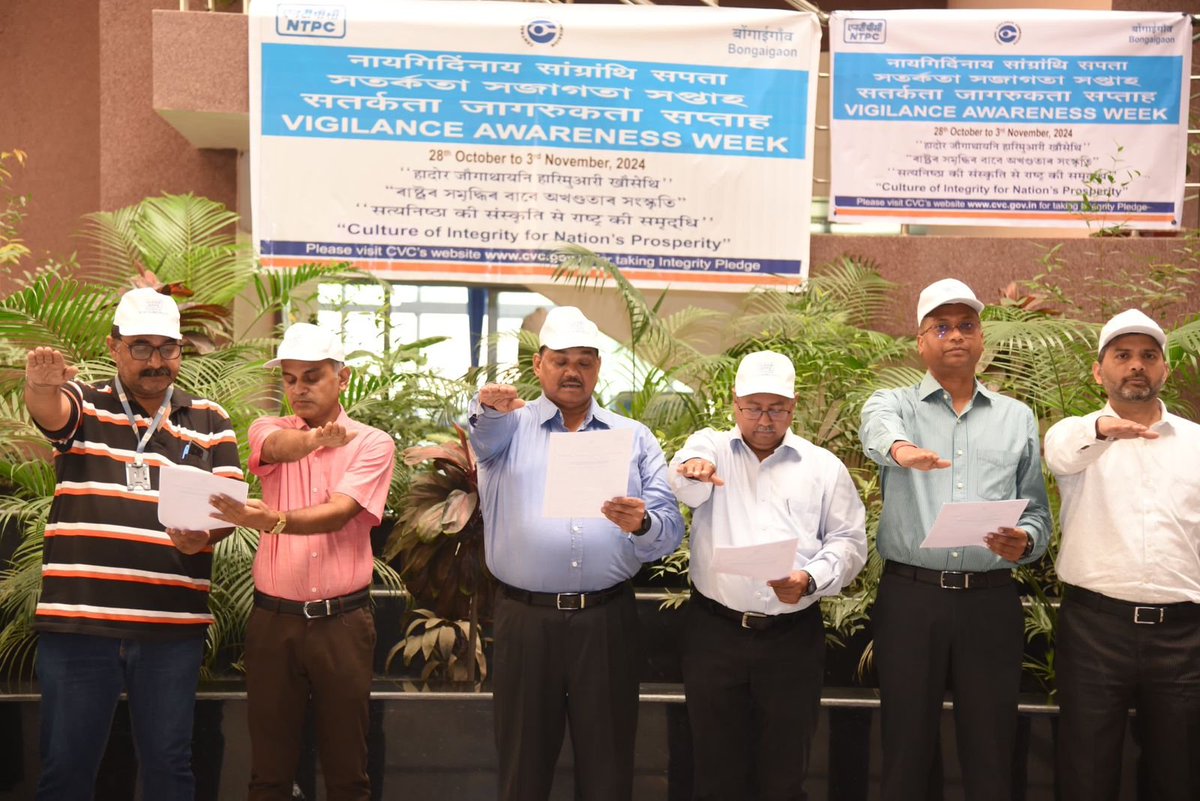 PIB_Guwahati's tweet image. #NTPCBongaigaon observed #VigilanceAwarenessWeek 2024 with the theme "Culture of Integrity for Nature’s Prosperity." Shri Akhilesh Singh, HOP, led the team in taking an oath to uphold transparency and ethical practices.

@ntpclimited