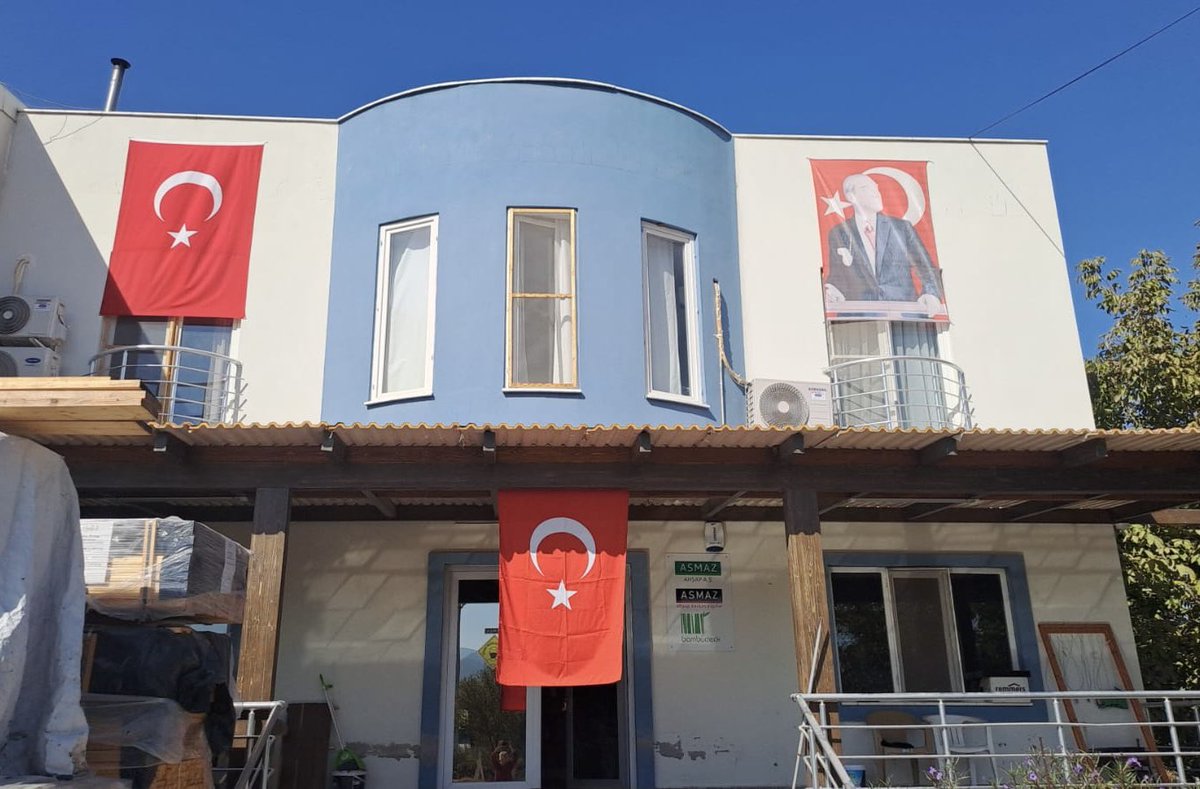 ahsapkarkas's tweet photo. Cumhuriyet bayramımız kutlu olsun! Atamızı ve silah arkadaşlarını saygı, sevgi ve minnetle anıyoruz. Ülkemizin demokrasi, adalet, eşitlik, özgürlük ve refah içinde olması için, Atatürk ilkeleri dogrultusunda inançla, ümitle, şevkle çalışmaya devam ediyoruz. https://t.co/XOFBL4vFO0