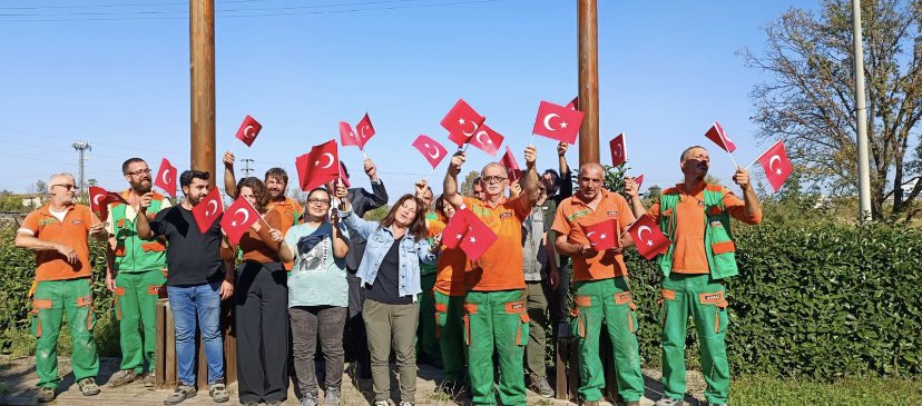 Cumhuriyet bayramımız kutlu olsun! Atamızı ve silah arkadaşlarını saygı, sevgi ve minnetle anıyoruz. Ülkemizin demokrasi, adalet, eşitlik, özgürlük ve refah içinde olması için, Atatürk ilkeleri dogrultusunda inançla, ümitle, şevkle çalışmaya devam ediyoruz.