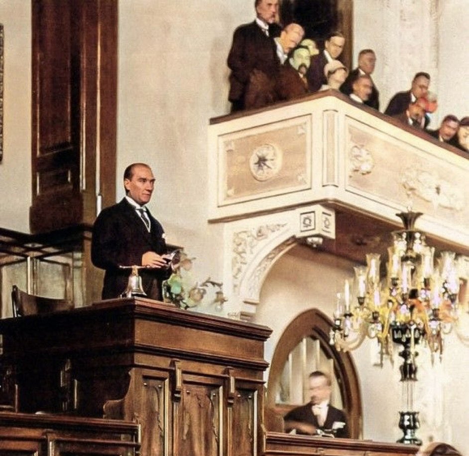 🇹🇷 İlelebet payidar kalacak Cumhuriyetimizin 101. yılını kutlu olsun…

#OnunEseri