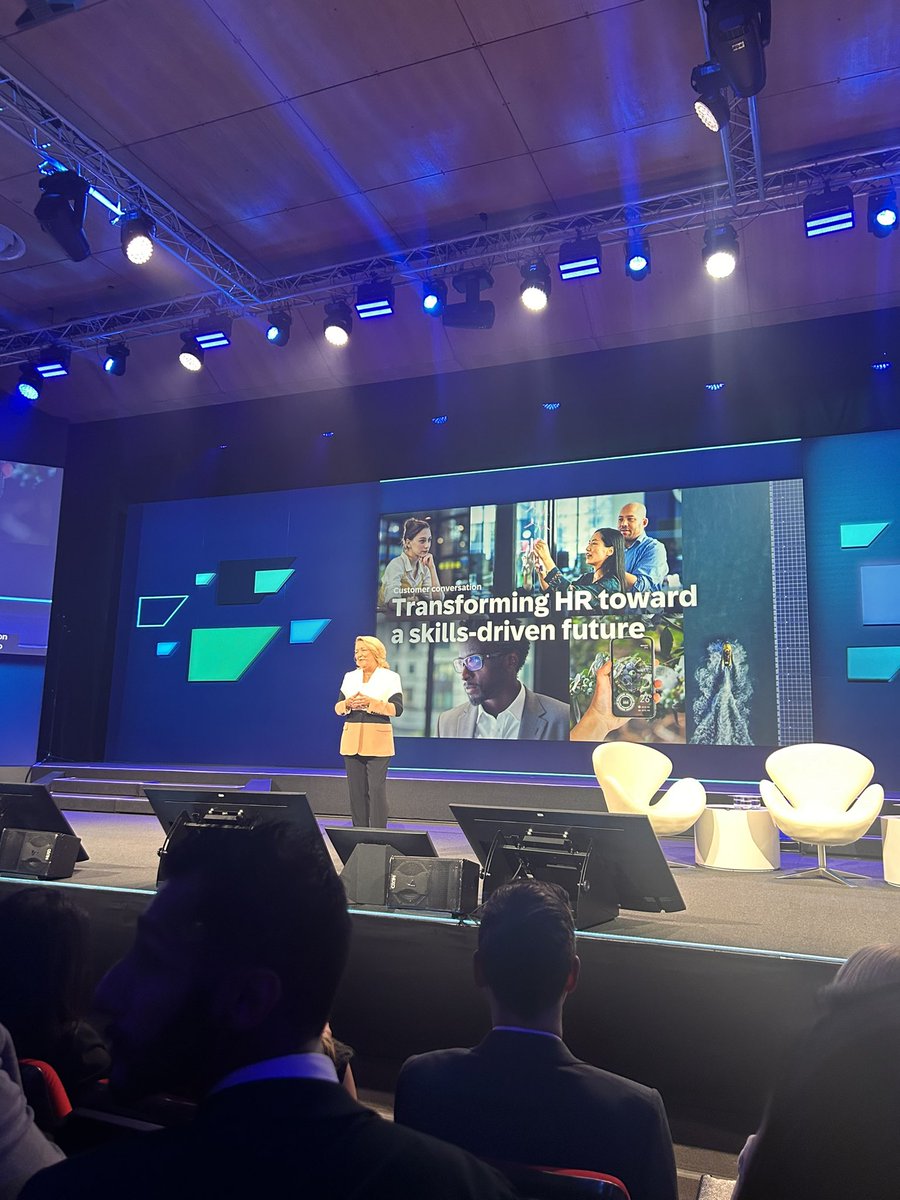70% of managers agree AI based tech will make a difference - employees agree <a href="/mabbajay/">Maryann Abbajay</a> #Successconnect <a href="/SAP/">SAP</a>