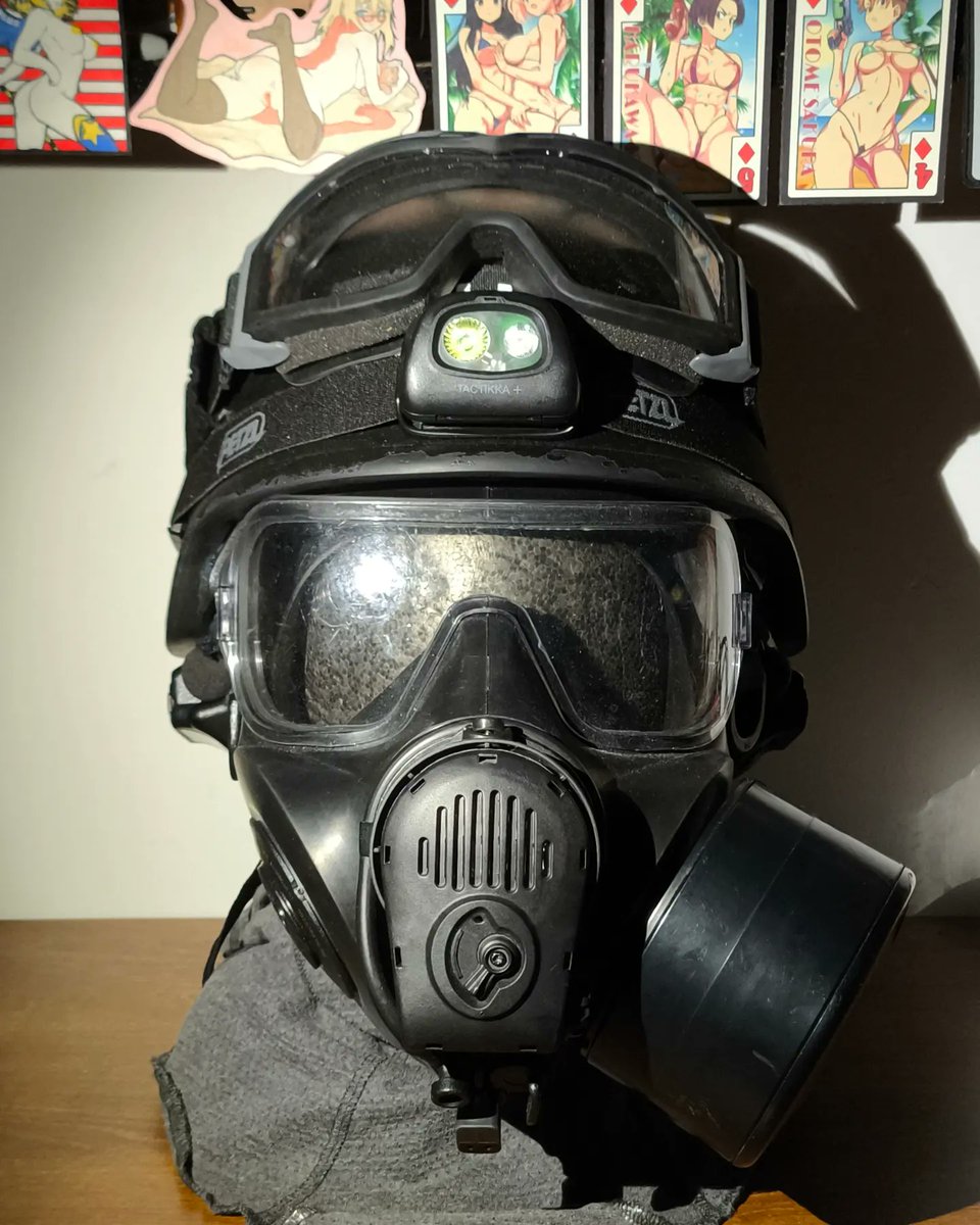 Hikari_F03's tweet photo. MET CTSFO Head Gear（2015）

Aegis SDH-2 Ballistic Helmet
LITE Military Goggle PIONEER DF1
Petzl E89 Tactikka+ Headlamp
3M Peltor Comtac XPI Headset
Avon Protection FM53 Twin Port Gas Mask 
Arc'Teryx LEAF Assault Balaclava FR GEN1 https://t.co/M8hywCIP5s