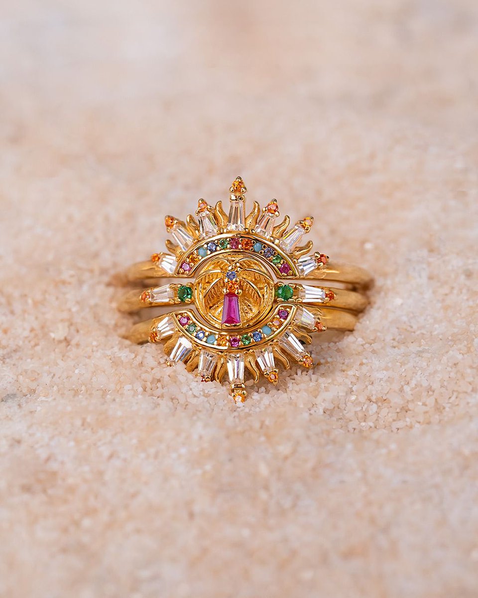 Step into summer with the ultimate Thomas Sabo ring stack! ☀️ Perfect for adding a touch of sparkle to your summer style. 
Shop at Bella Luna
#HydeParkCorner #MadeForYou