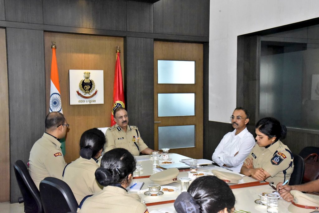 IPS probationers of the 2022 batch in Odisha Cadre had a meeting with the <a href="/DGPOdisha/">DGP, Odisha</a>. 
Extending a warm welcome to the new entrants, DGP advised them to serve with professionalism and Integrity and wished them a successful career ahead.

 #IPS2022 #OdishaPolice