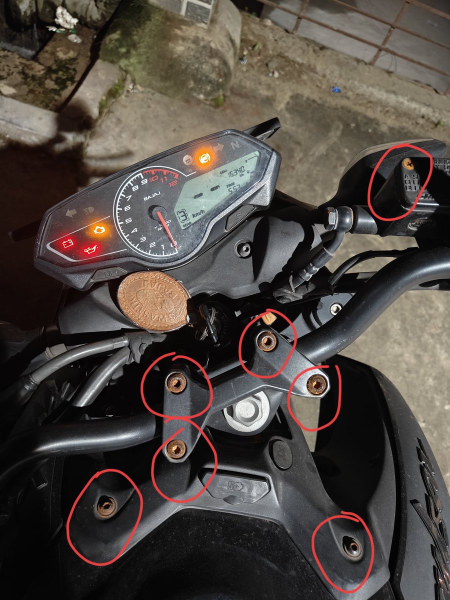 anubhaw08's tweet image. It's not 2 yr also, but condition of my bike is getting worsen day by day. Attached image and mail also given. Looking for quick response. @safety concern,#bikelover #seriousissue, @aajtak @CNNnews18 @news @_bajaj_auto_ltd