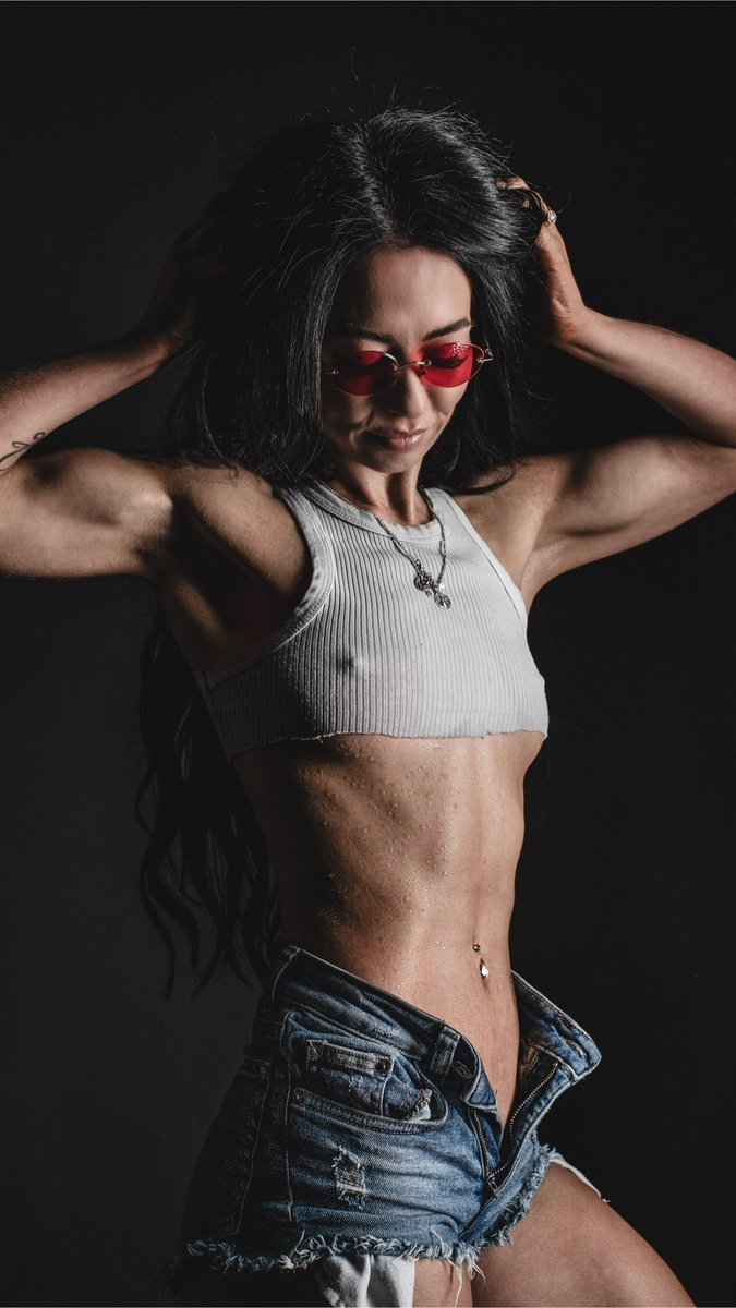 Feeling good. New 🔥🔥🔥 content on my OF😋