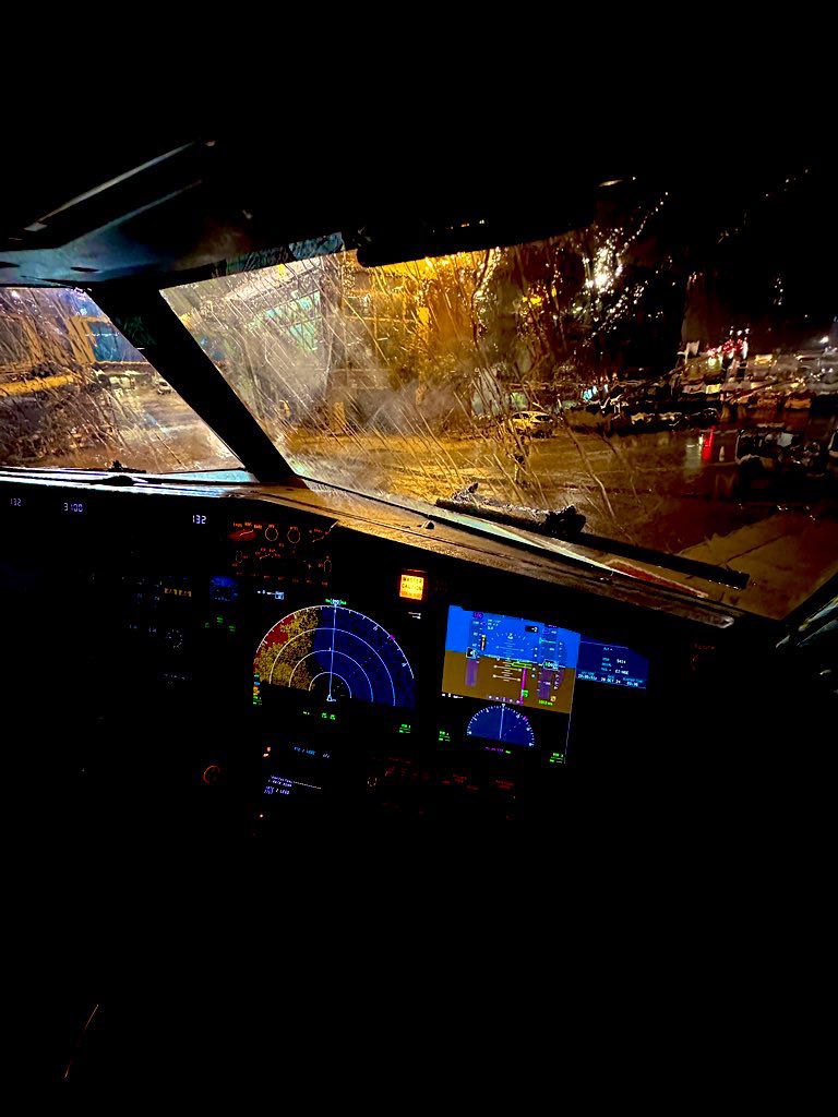 La hora y veinte de rumbos ayer para evitar ⚡️, con la ayuda de <a href="/controladores/">😉Controladores Aéreos 🇪🇸</a>. Gracias!