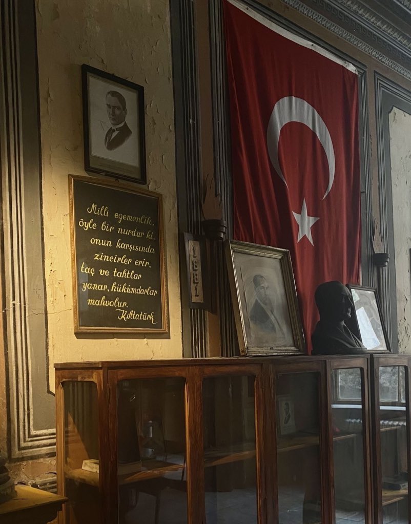 Cumhuriyet Bayramı Kutlu Olsunn✨🇹🇷

“Ey yükselen yeni nesil, istikbal sizindir. Cumhuriyet'i biz kurduk, O'nu yükseltecek ve sürdürecek sizlersiniz.”

                                            Mustafa Kemal ATATÜRK