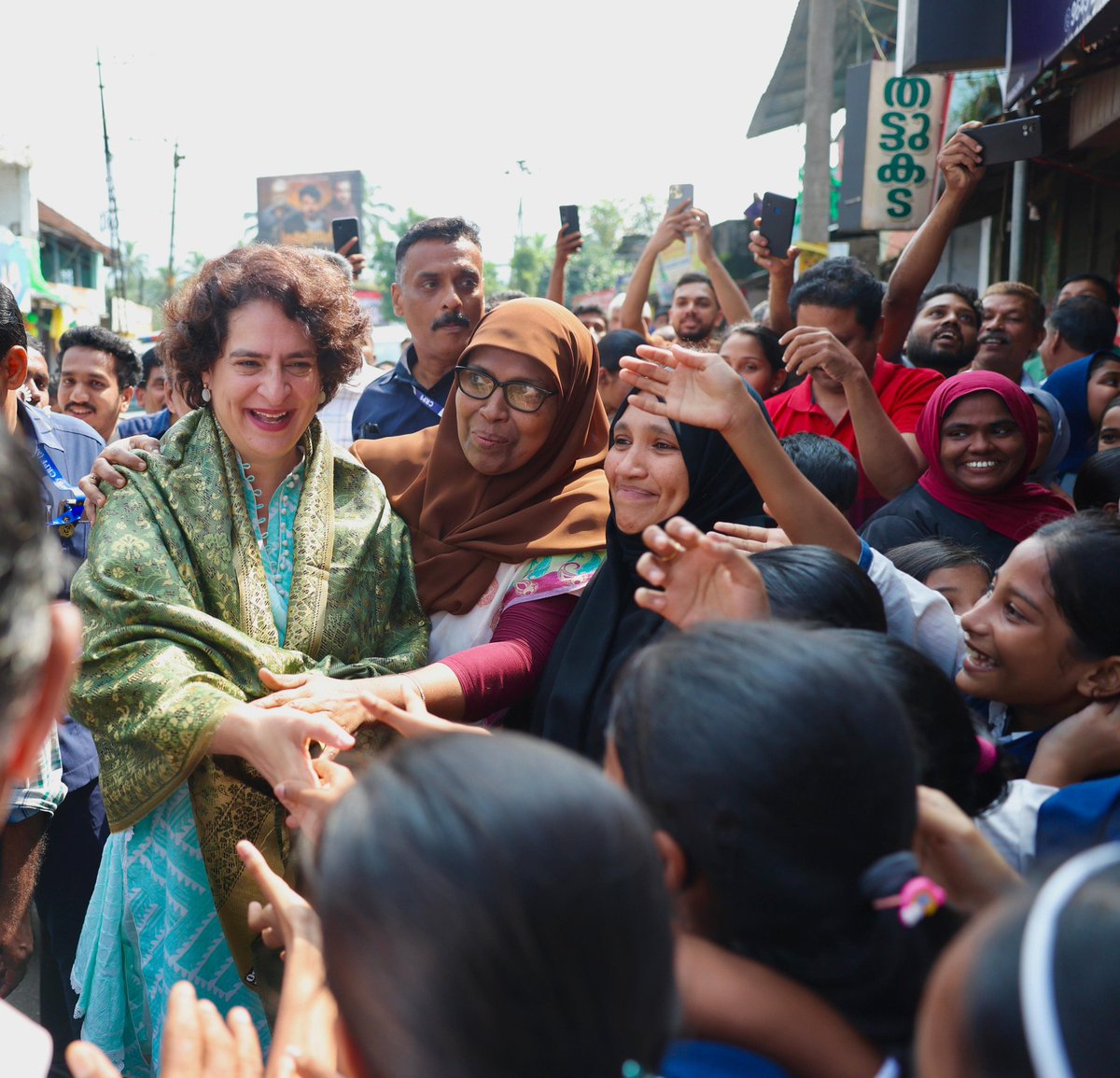 priyankagandhi's tweet photo. Addressed the wonderful people of Eengapuzha, Thiruvambady today. Wayanad has always stood for our shared values – social harmony, secularism, and justice – values our Constitution holds dear. I promise to uphold these ideals and to dedicate myself fully to Wayanad’s progress and wellbeing.