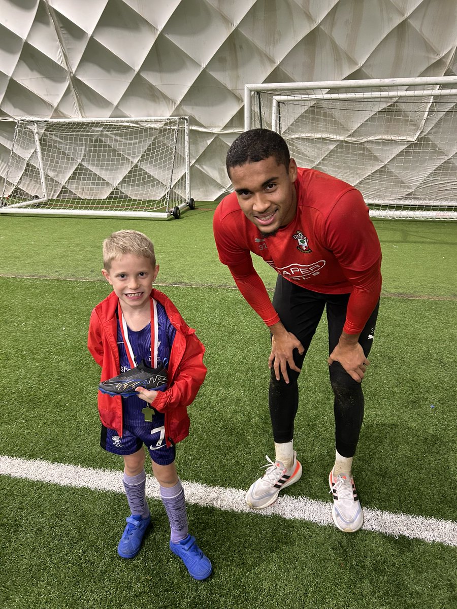 Ashton had a great day training <a href="/SouthamptonFC/">Southampton FC</a> Training Ground and was very happy to meet Gavin Bazunu who signed Ashtons <a href="/nikefootball/">Nike Football</a> Mecurial Boot #SFC #Saints #FootballCamp #LightsCameraAshton