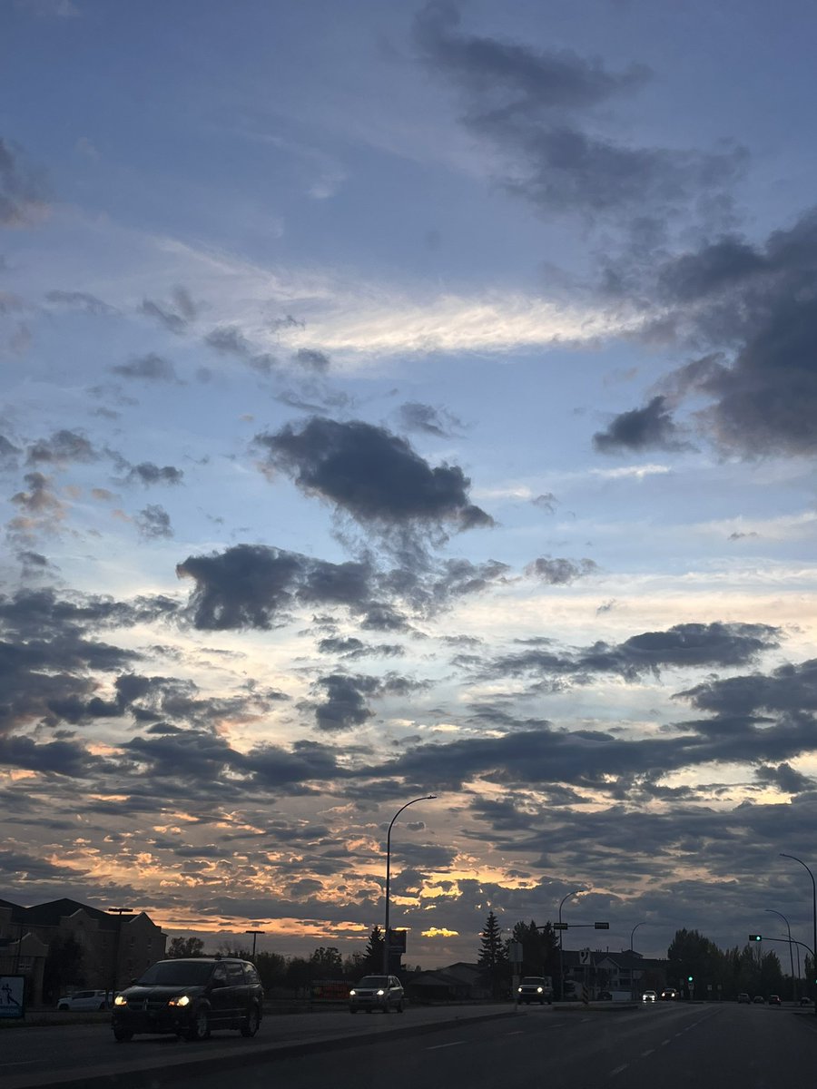 _chiamakaa's tweet photo. pretty sky pics summer ‘24 💫 https://t.co/Ld9nWEKJd3