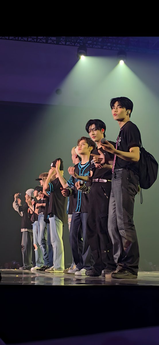 insidehao's tweet photo. one day i hope zerobaseone will be forever, eternity❤️

#ZEROBASEONE 
#ZEROBASEONE_In_JAKARTA 
#ZEROBASEONEINJAKARTA https://t.co/kiYE8qwuBE
