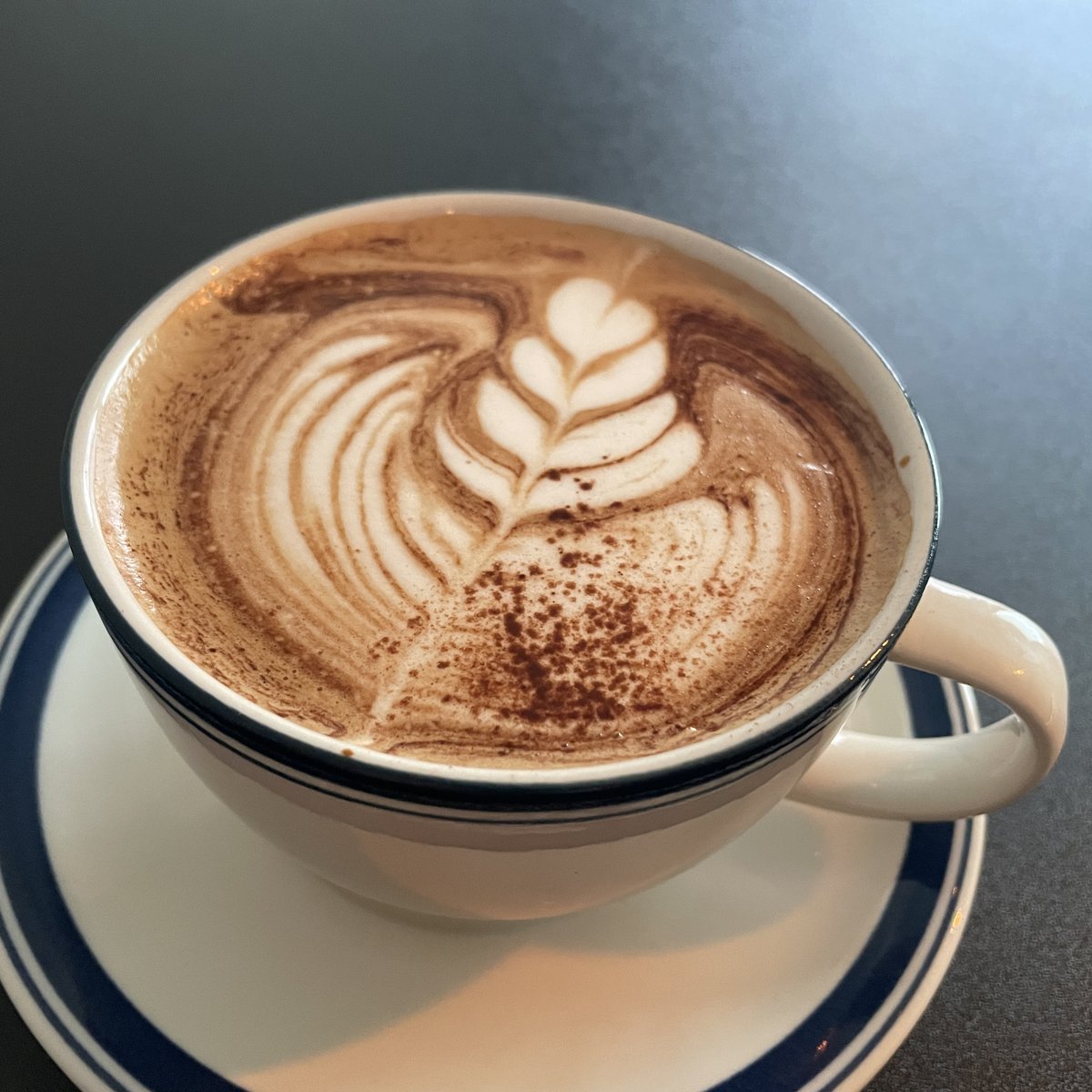 ootakutsushin's tweet photo. .
雑色で見つけた『HEARTLESS COFFEE』
.
オシャレな雰囲気で吸い込まれたオー子。笑
.
ちょっと寒かったから『カフェモカ』で！
.
#heartlesscoffee #hlc
#ハートレスコーヒー
#雑色カフェ #大田区カフェ
#大田区 #オー子 https://t.co/S74hhzDeHr https://t.co/vmoD9asLbA