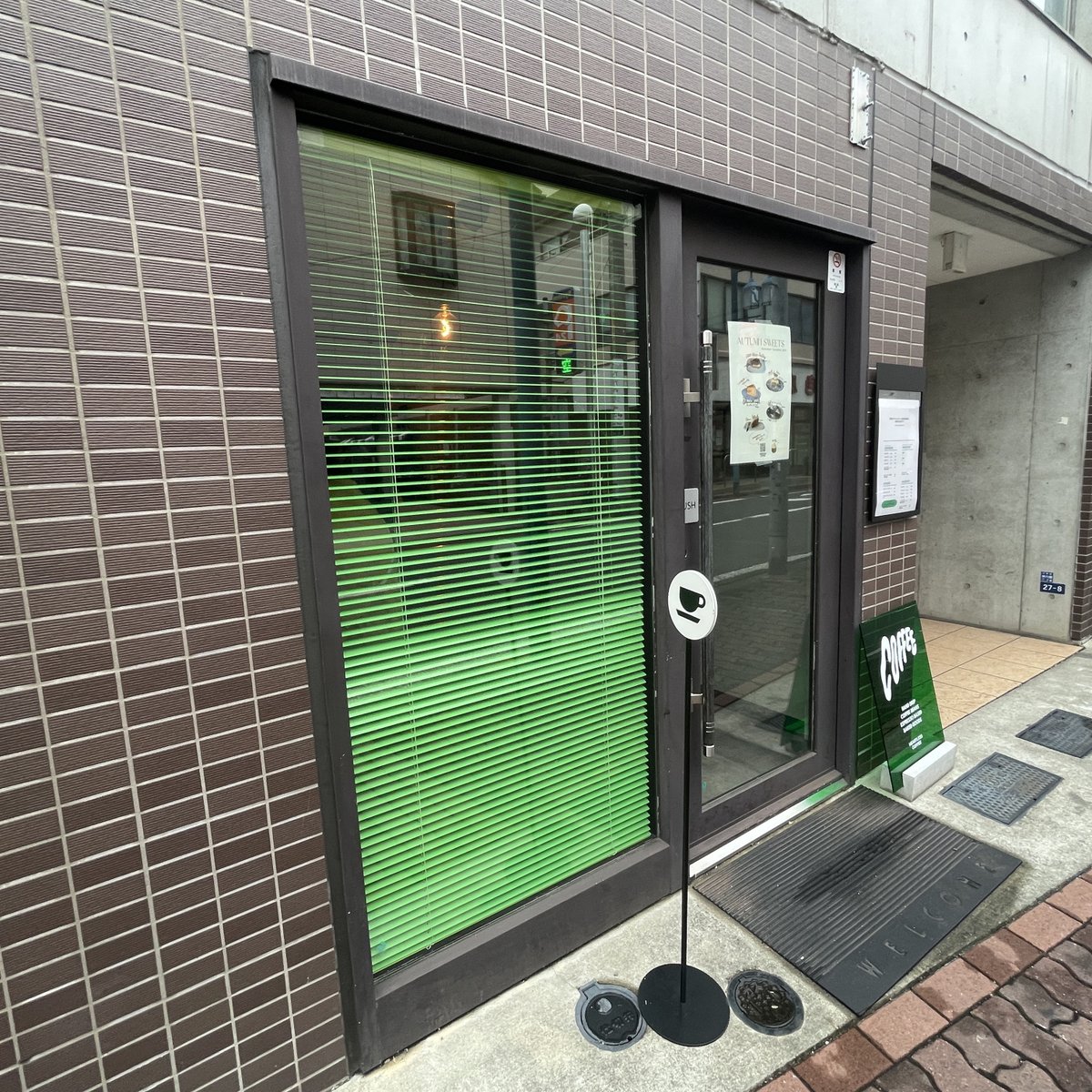 ootakutsushin's tweet photo. .
雑色で見つけた『HEARTLESS COFFEE』
.
オシャレな雰囲気で吸い込まれたオー子。笑
.
ちょっと寒かったから『カフェモカ』で！
.
#heartlesscoffee #hlc
#ハートレスコーヒー
#雑色カフェ #大田区カフェ
#大田区 #オー子 https://t.co/S74hhzDeHr https://t.co/vmoD9asLbA