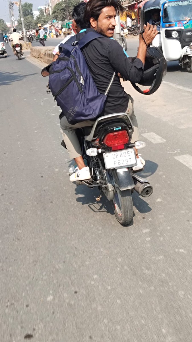 आगरा जनपद में एक बाइक सवार व्यक्ति द्वार दूसरे व्यक्ति को टक्कर मार कर भाग गया जिससे पीड़ित व्यक्ति का पैर टूट गया जिसकी सूचना पीड़ित के परिजनों द्वारा स्थानीय थाना मलपुरा को दिया तीन दिन हो गया परंतु अभी तक थाना मलपुरा द्वारा कोई भी कार्रवाई नहीं की गई।
<a href="/Uppolice/">UP POLICE</a> <a href="/agrapolice/">POLICE COMMISSIONERATE AGRA</a>