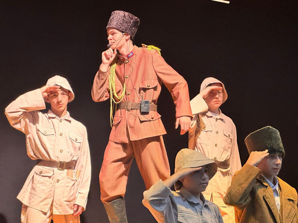 Cumhuriyetimizin 101. yılını kutlarken, tarihimizin derin köklerinden aldığımız güçle, geleceğin lideri olacak gençlerimizle gurur duyuyoruz. Bu büyük mirası, onların ellerinde daha parlak bir geleceğe taşımanın heyecanını yaşıyoruz. Cumhuriyetimizin aydınlık yolunda emin